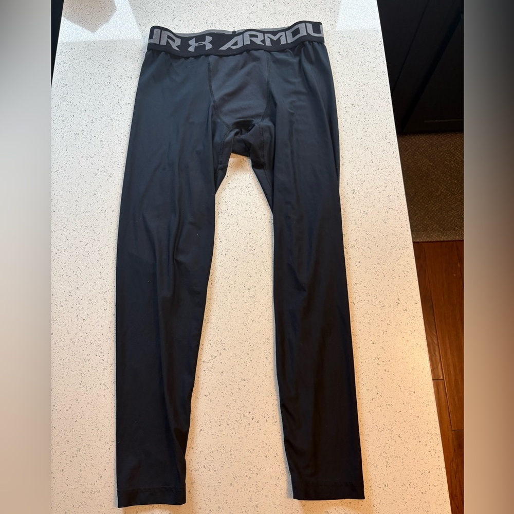 EUC Men’s Under Armour Base Layer